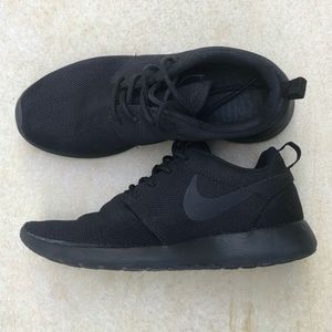Black Nike Roshe One